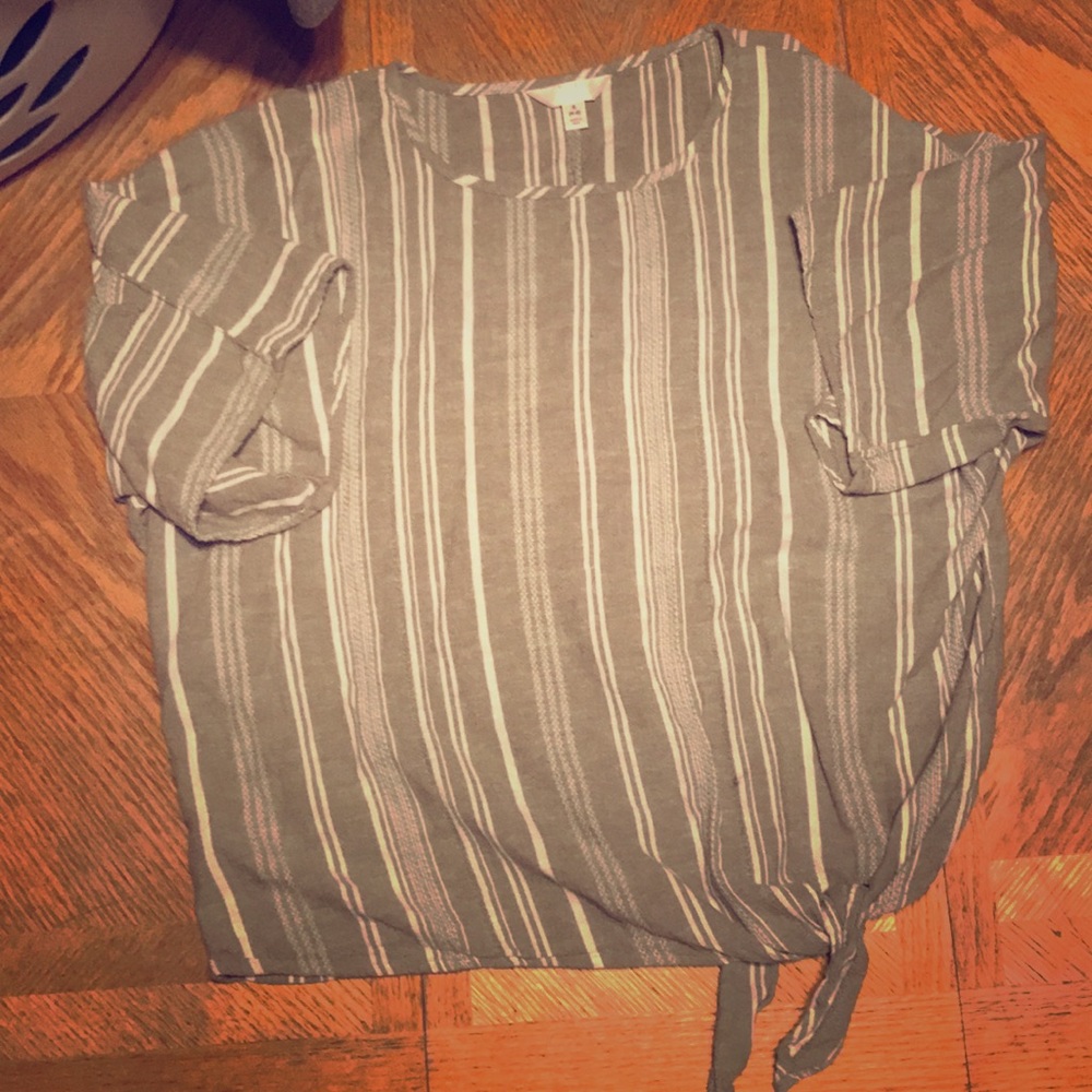 Ties up shirt